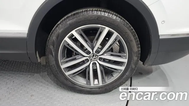 Volkswagen Tiguan — Фото автомобиля 5