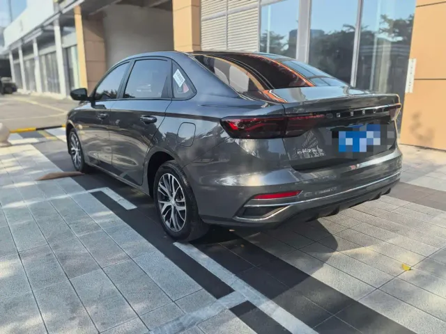 Geely Emgrand — Фото автомобиля 8