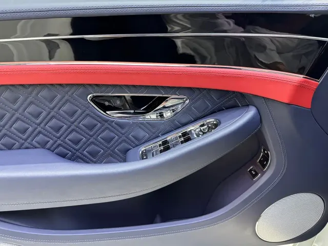 Bentley Continental — Фото автомобиля 12