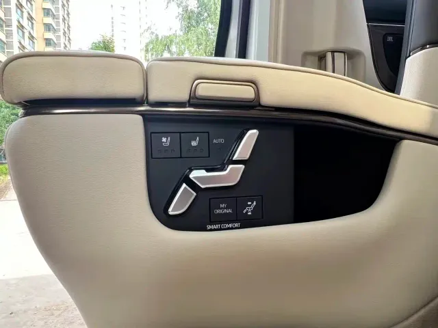 Toyota Vellfire 2025 Crown Hybrid 2.5L Ink Gold Executive Edition — Фото автомобиля 12