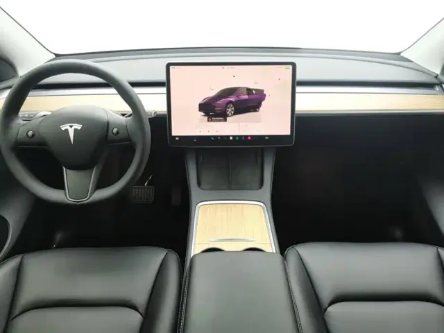 Tesla Model Y — Фото автомобиля 12
