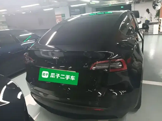Tesla Model Y — Фото автомобиля 5