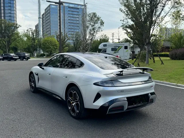 Xiaomi SU7 — Фото автомобиля 4