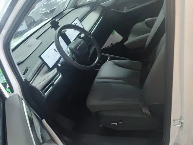 Maxus Dajia 7 — Фото автомобиля 14