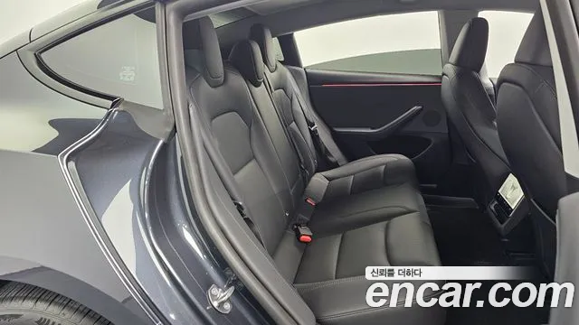 Фотография автомобиля — Tesla Model 3