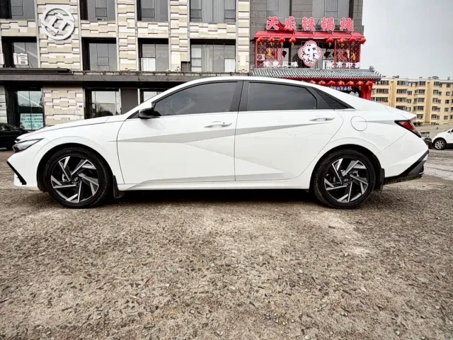 Hyundai Elantra — Фото автомобиля 8