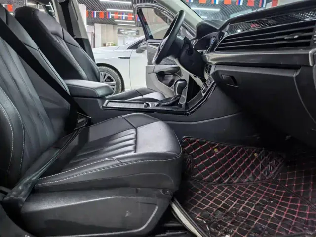 Volkswagen Passat — Фото автомобиля 7