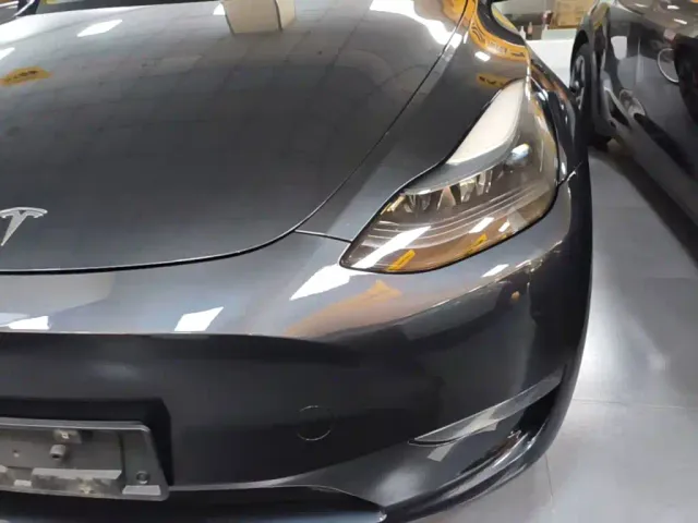Tesla Model Y — Фото автомобиля 23