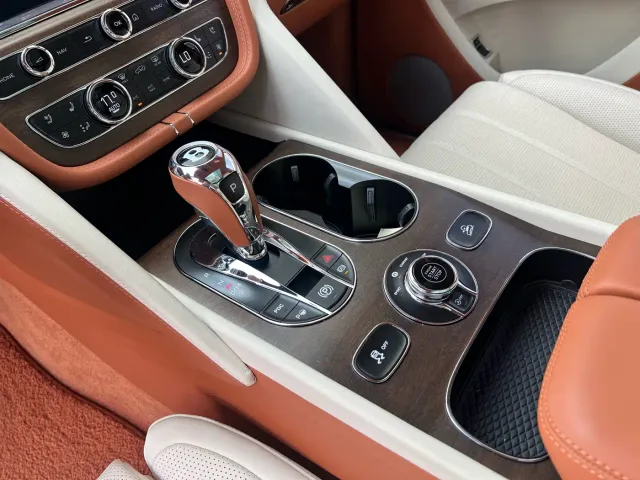 Bentley Bentayga — Фото автомобиля 5