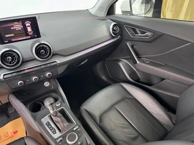 Audi Q2L — Фото автомобиля 13