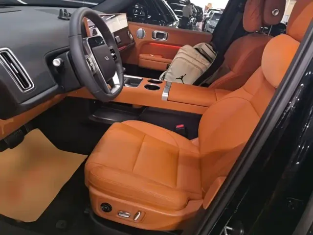 Li Auto L6 — Фото автомобиля 14