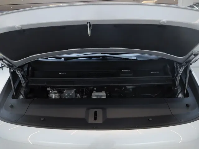 Li Auto MEGA — Фото автомобиля 18