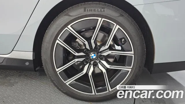 BMW 7-Series — Фото автомобиля 17