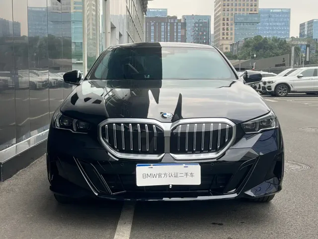 BMW 5 Series — Фото автомобиля 2