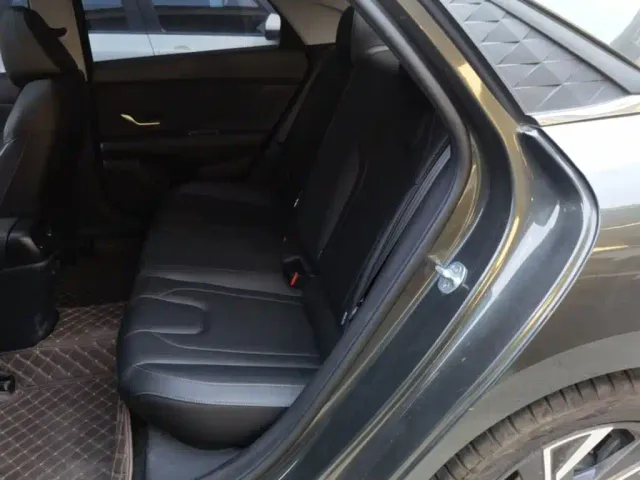 Hyundai Elantra — Фото автомобиля 16