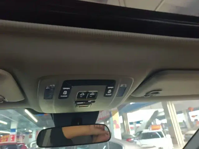 Toyota Sienna — Фото автомобиля 17