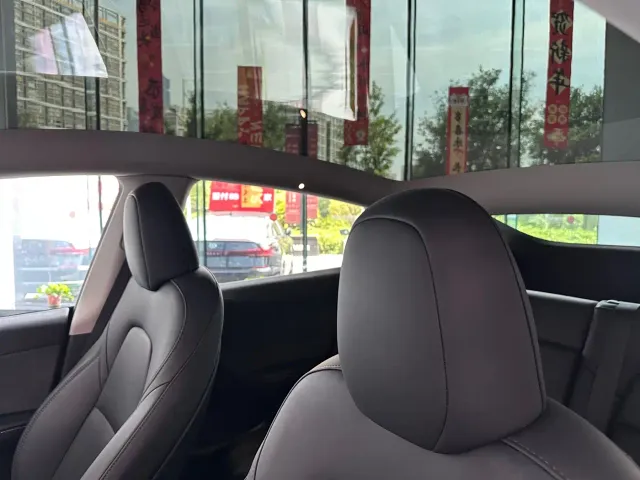 Tesla Model Y — Фото автомобиля 17