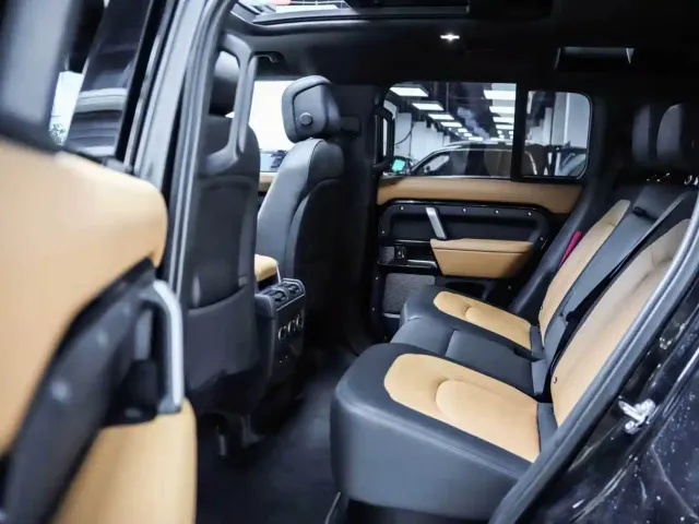 Land Rover Defender — Фото автомобиля 4