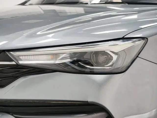 Roewe i5 — Фото автомобиля 15
