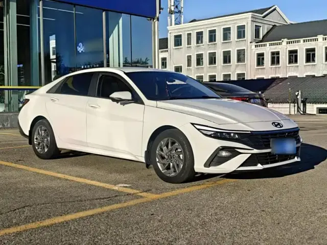 Hyundai Elantra — Фото автомобиля 3