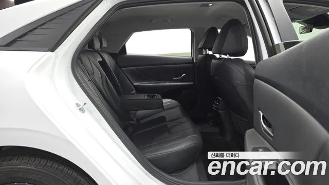 Hyundai Avante CN7 — Фото автомобиля 12