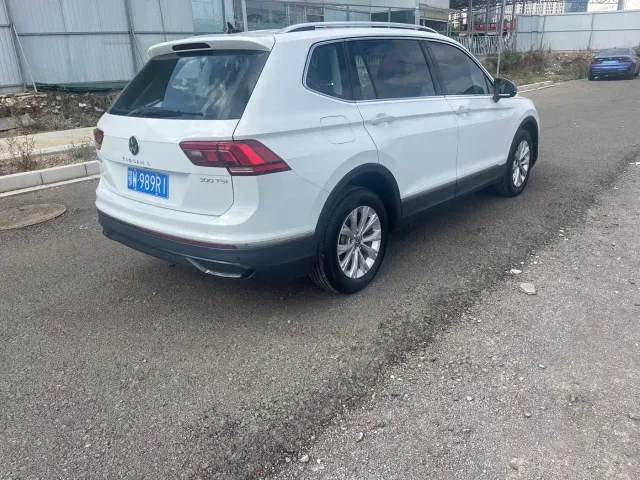 Volkswagen Tiguan L — Фото автомобиля 7
