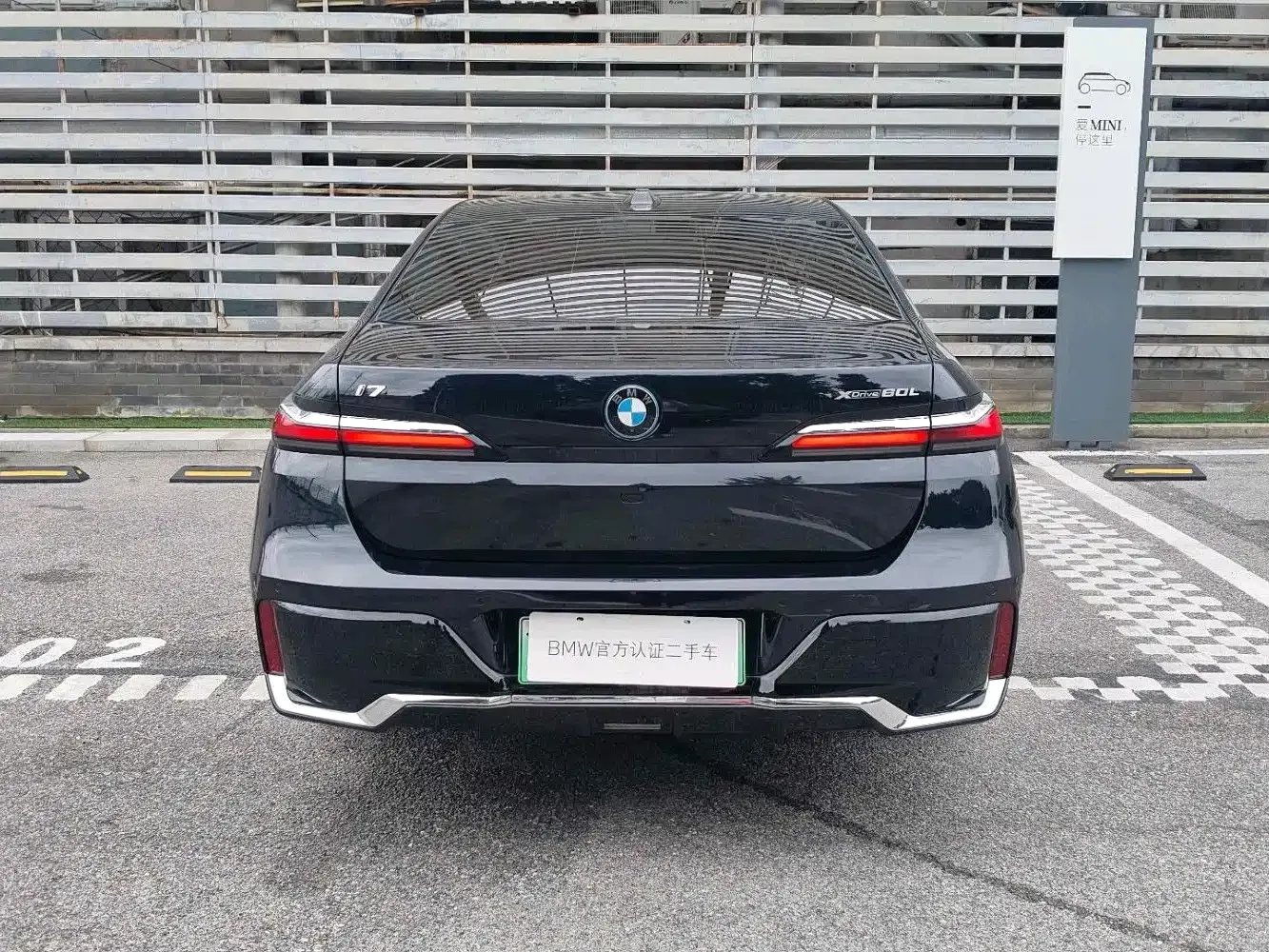 BMW BMW i7 2023 Model xDrive60L M Sport Package — Фото автомобиля 3