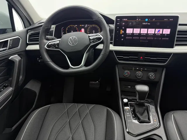 Volkswagen Tiguan L — Фото автомобиля 11