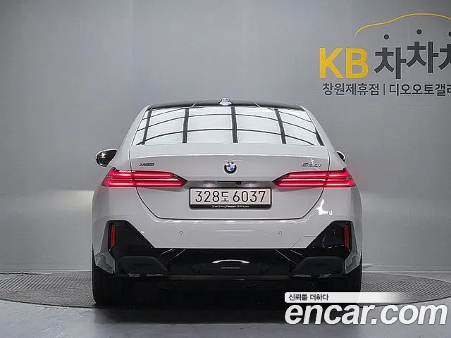 BMW 5-Series 5 серия (G60) 530i xDrive M Sport — Фото автомобиля 4
