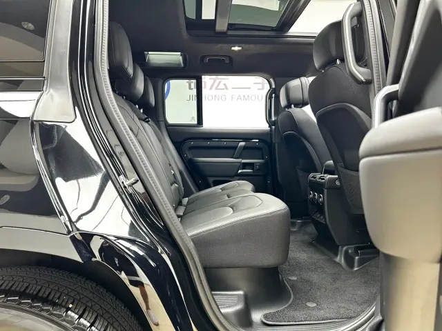 Land Rover Defender — Фото автомобиля 25