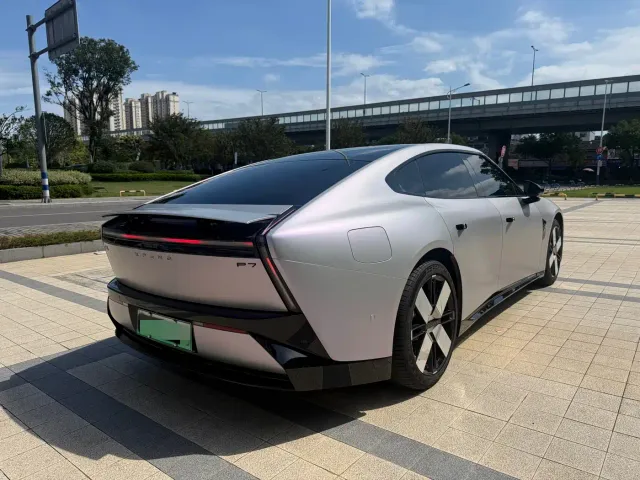 Xpeng P7 — Фото автомобиля 14