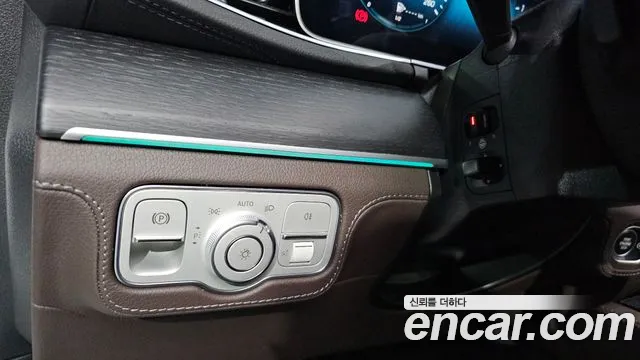 Mercedes-Benz GLE-Class — Фото автомобиля 23