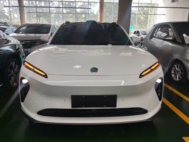 Nio ET5 Touring — Фото автомобиля 2