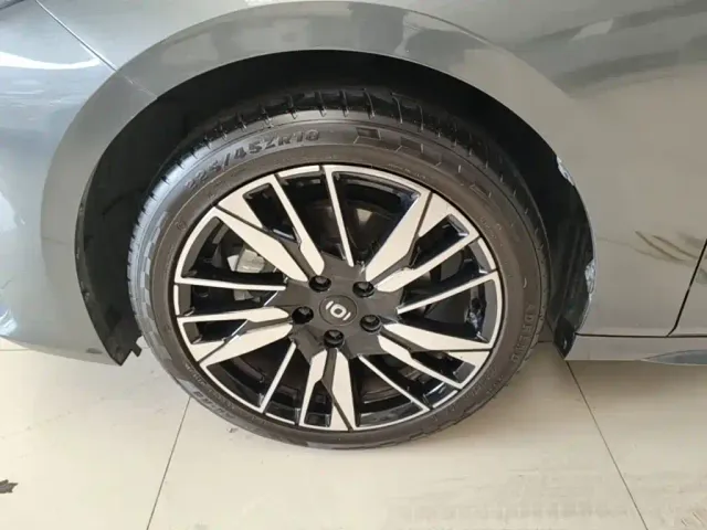 Changan Qiyuan A05 — Фото автомобиля 22