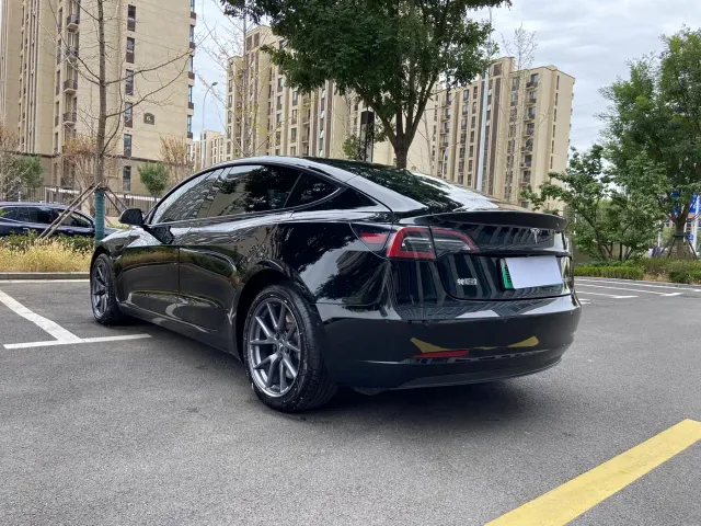 Tesla Model 3 — Фото автомобиля 3