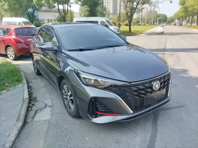 Changan Eado — Фото автомобиля 3
