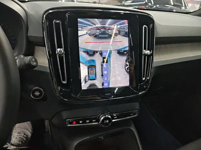 Volvo XC40 — Фото автомобиля 12