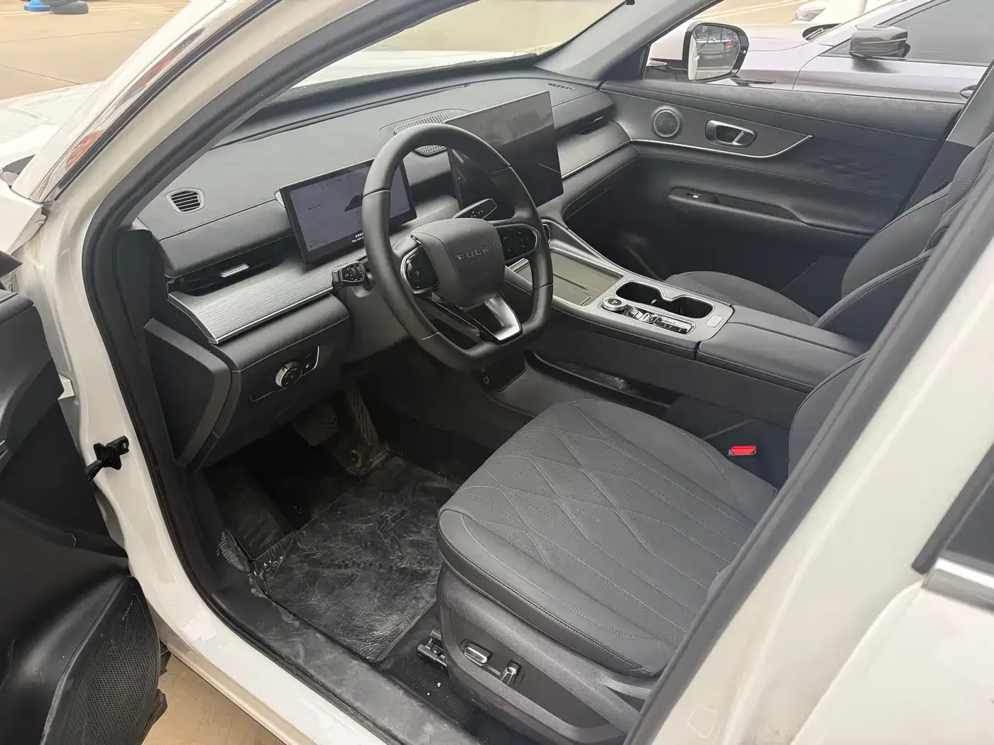 Chery Fengyun Fengyun T8 2025 Model 1.5T 130km Luxury 5-Seater — Фото автомобиля 3