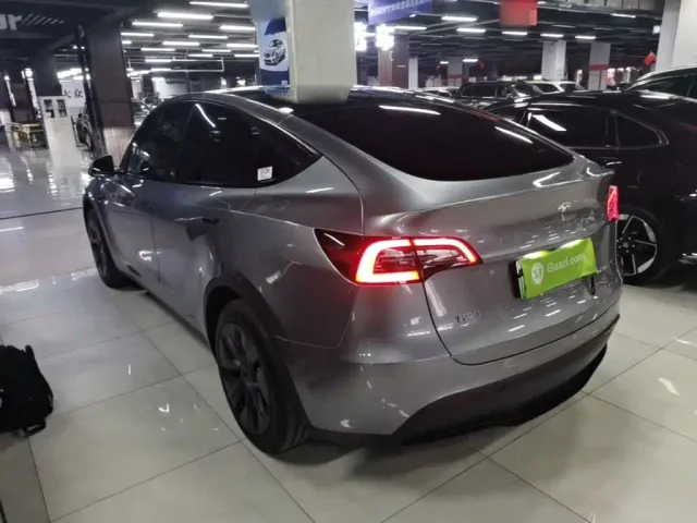Tesla Model Y — Фото автомобиля 4