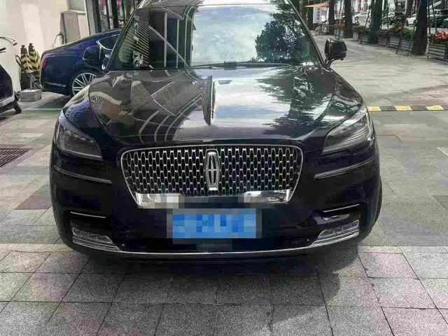 Lincoln Aviator — Фото автомобиля 2