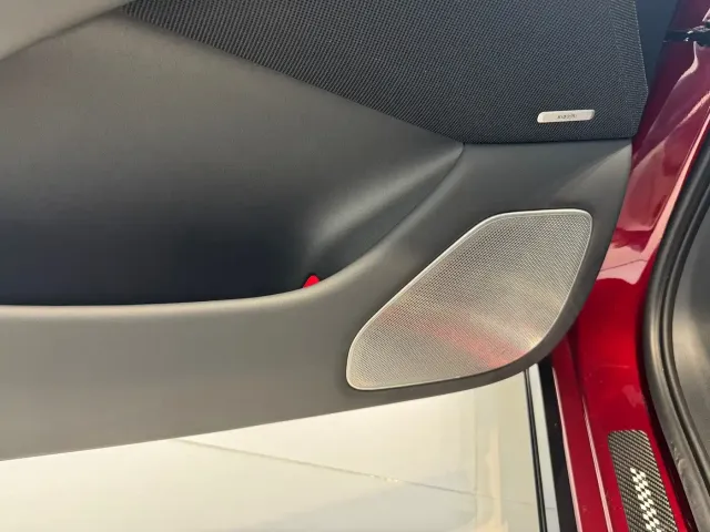 Xiaomi YU7 — Фото автомобиля 4