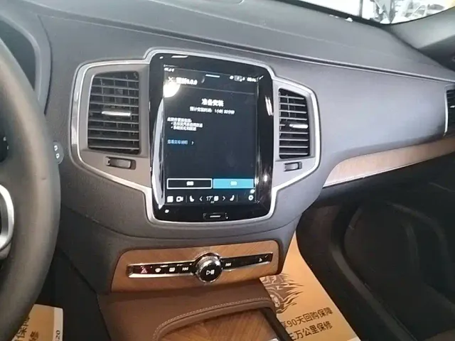 Volvo XC90 — Фото автомобиля 12