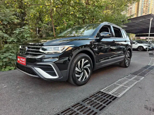Фотография автомобиля — Volkswagen Tiguan L