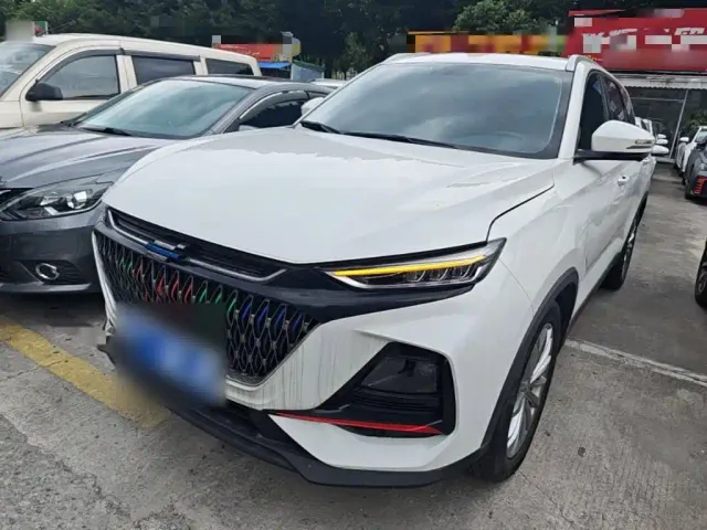 Фотография автомобиля — Changan X7 Plus
