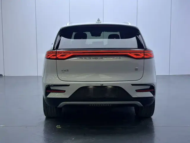 BYD Tang — Фото автомобиля 5