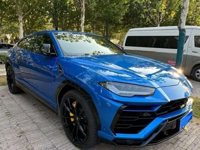 Фотография автомобиля — Lamborghini Urus