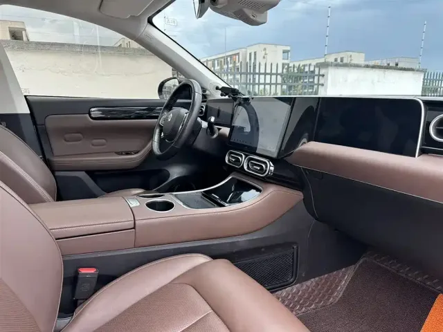 Leapmotor Leapmotor C11 2023 Range Extender 180 Comfort Edition — Фото автомобиля 14