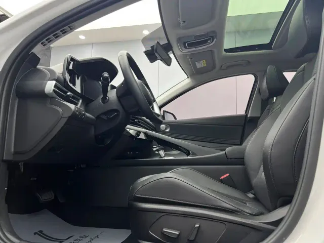 Hyundai Elantra — Фото автомобиля 7