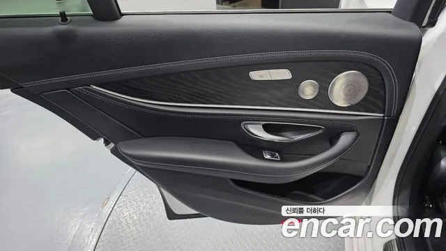 Mercedes-Benz E-Class — Фото автомобиля 20