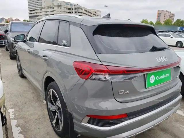 Audi Q4 e-tron — Фото автомобиля 4